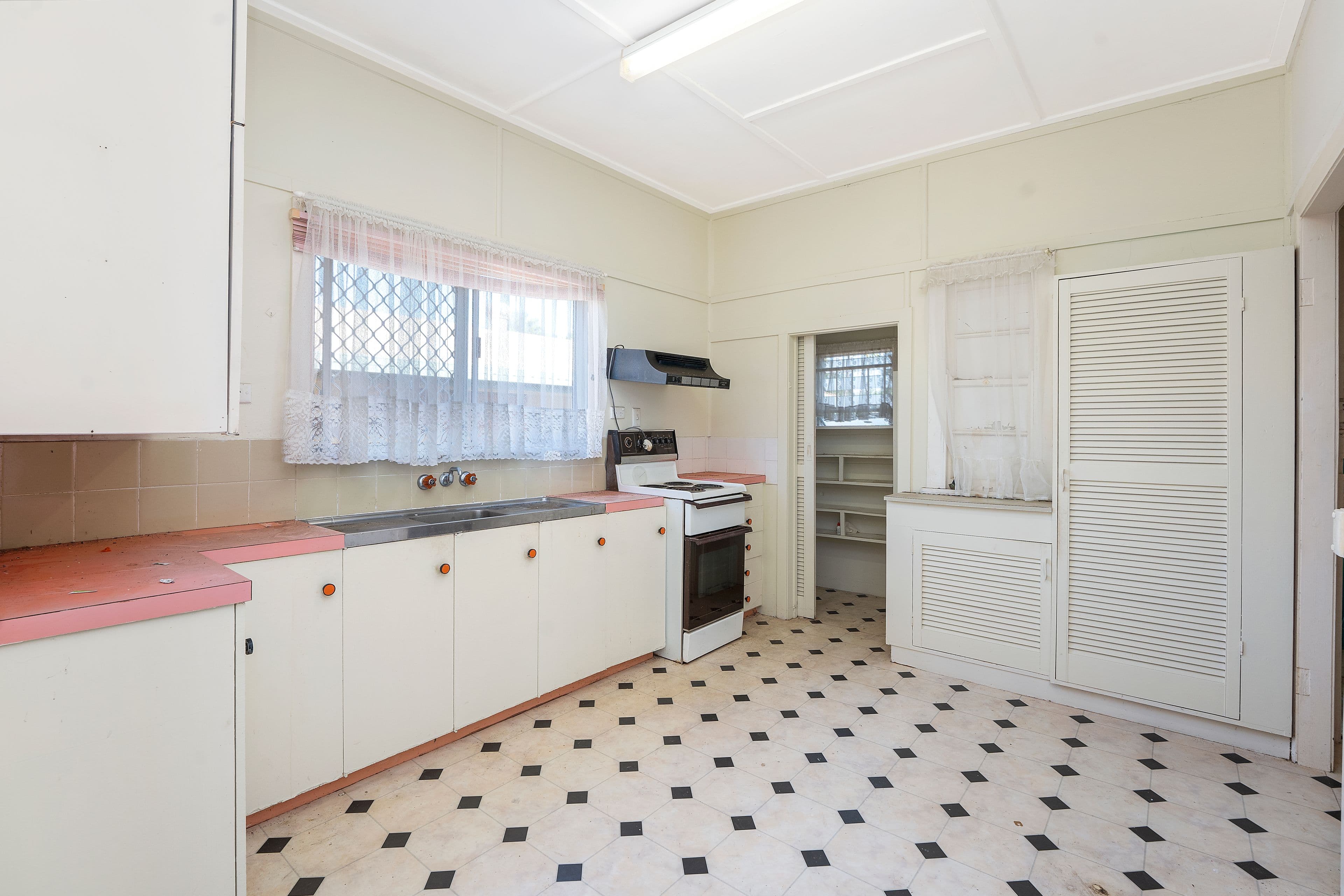 37 Tilley Street, Redcliffe QLD 4020, Redcliffe - Thumbnail 3