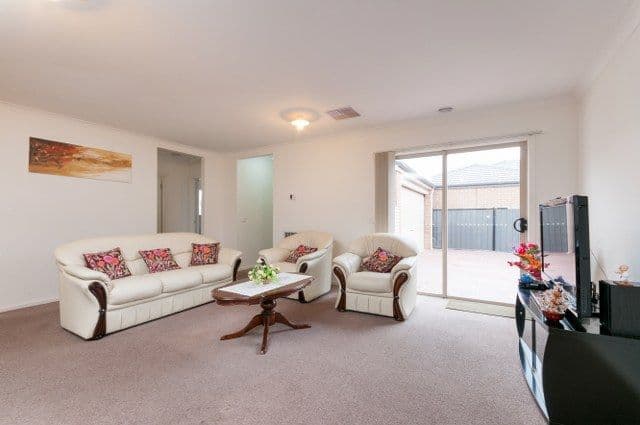 10 Hadley Lane, CRAIGIEBURN VIC 3064, Craigieburn - Thumbnail 2