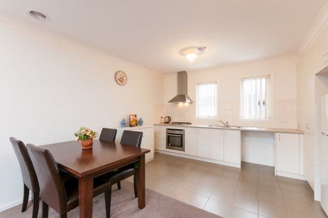 10 Hadley Lane, CRAIGIEBURN VIC 3064, Craigieburn - Thumbnail 3