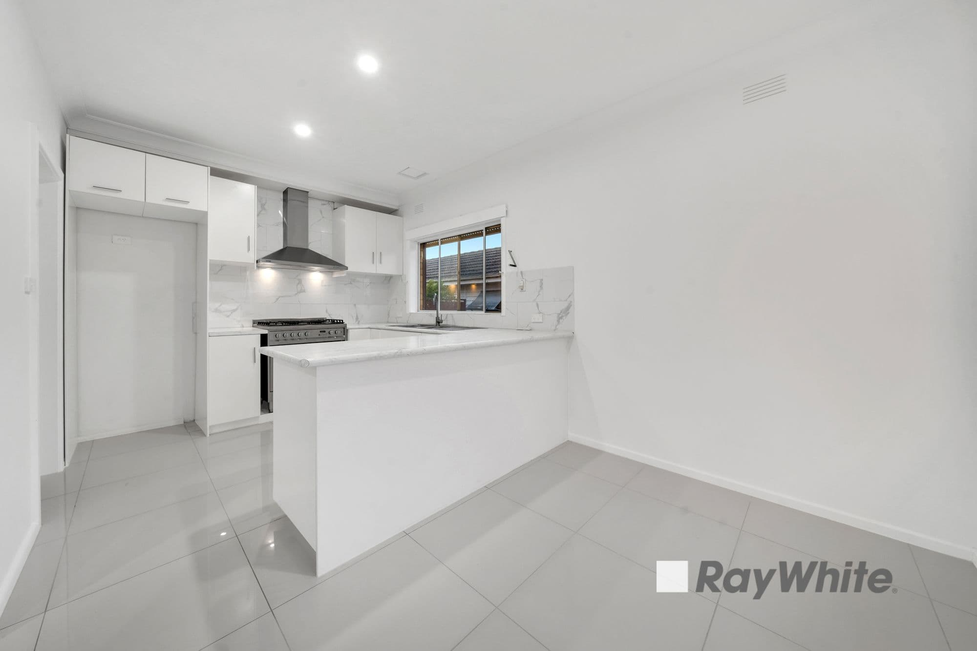 5 Dunvegan Crescent, Dandenong VIC 3175, Dandenong - Thumbnail 4