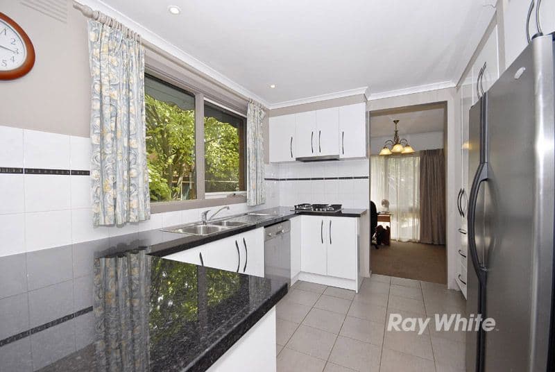 8 Simmonds Court, WANTIRNA SOUTH VIC 3152, Wantirna South - Thumbnail 2