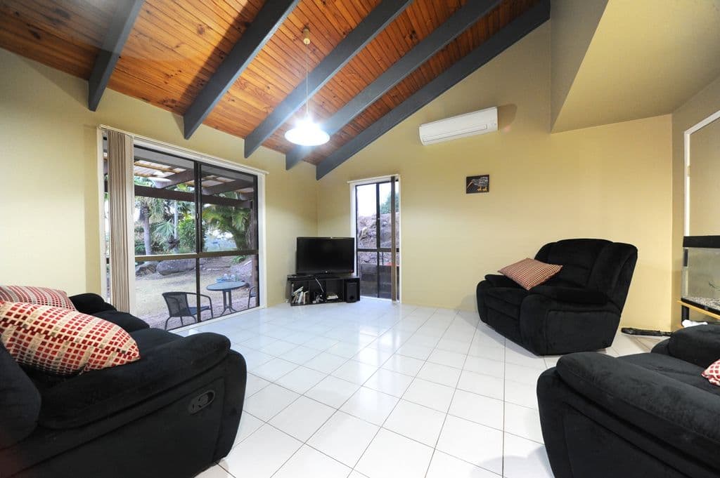 1 Alice Court, CANNONVALE QLD 4802, Cannonvale - Thumbnail 3