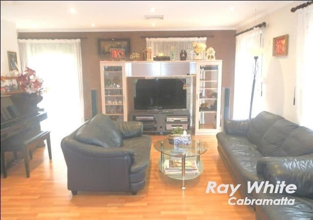 8 Carina Place, St Johns Park NSW 2176, St Johns Park - Thumbnail 2