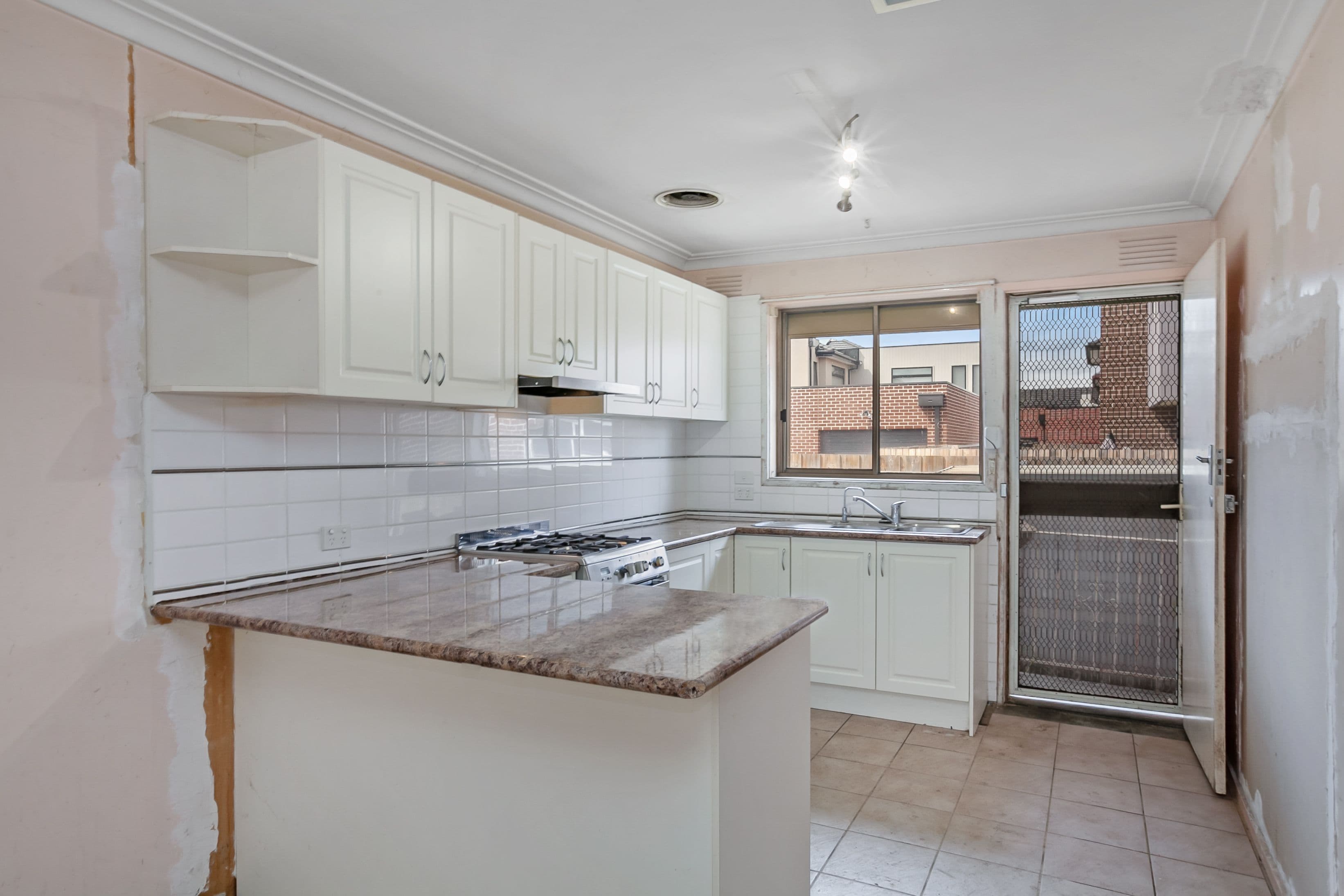 176 Rathcown Road, Reservoir VIC 3073, Reservoir - Thumbnail 3