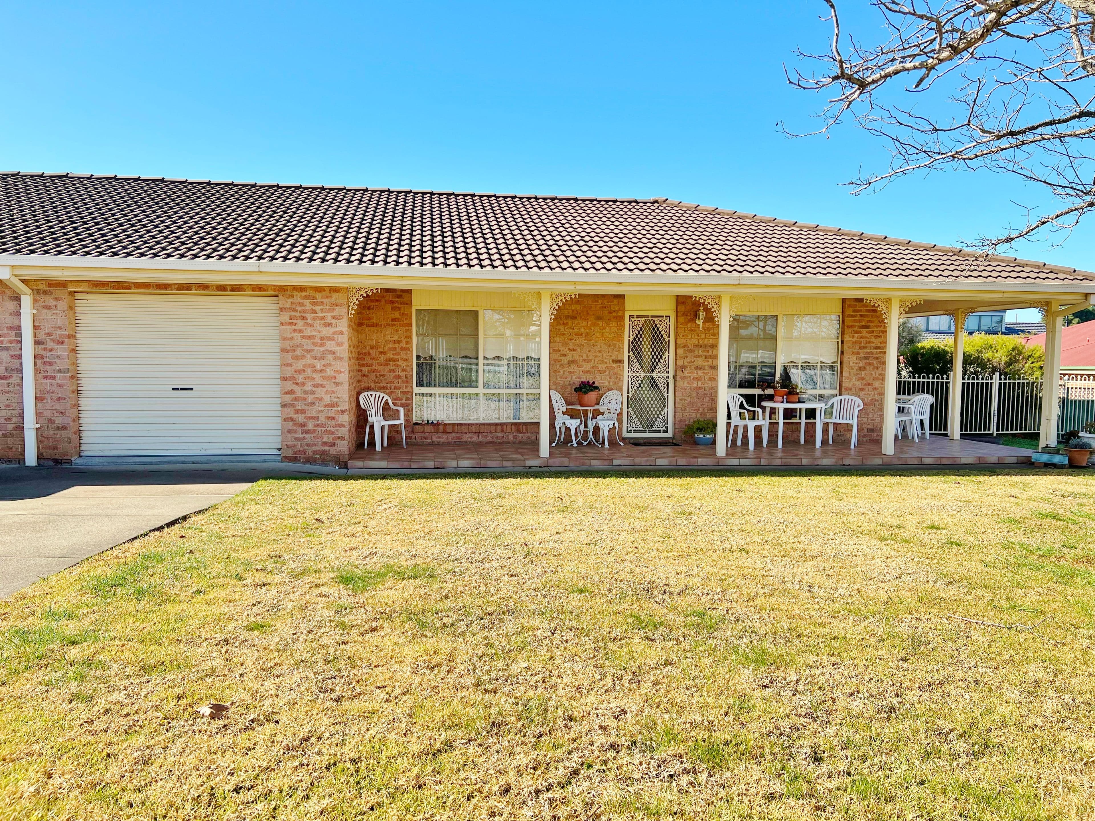 2/18 White Street, Young NSW 2594, Young - Image 1
