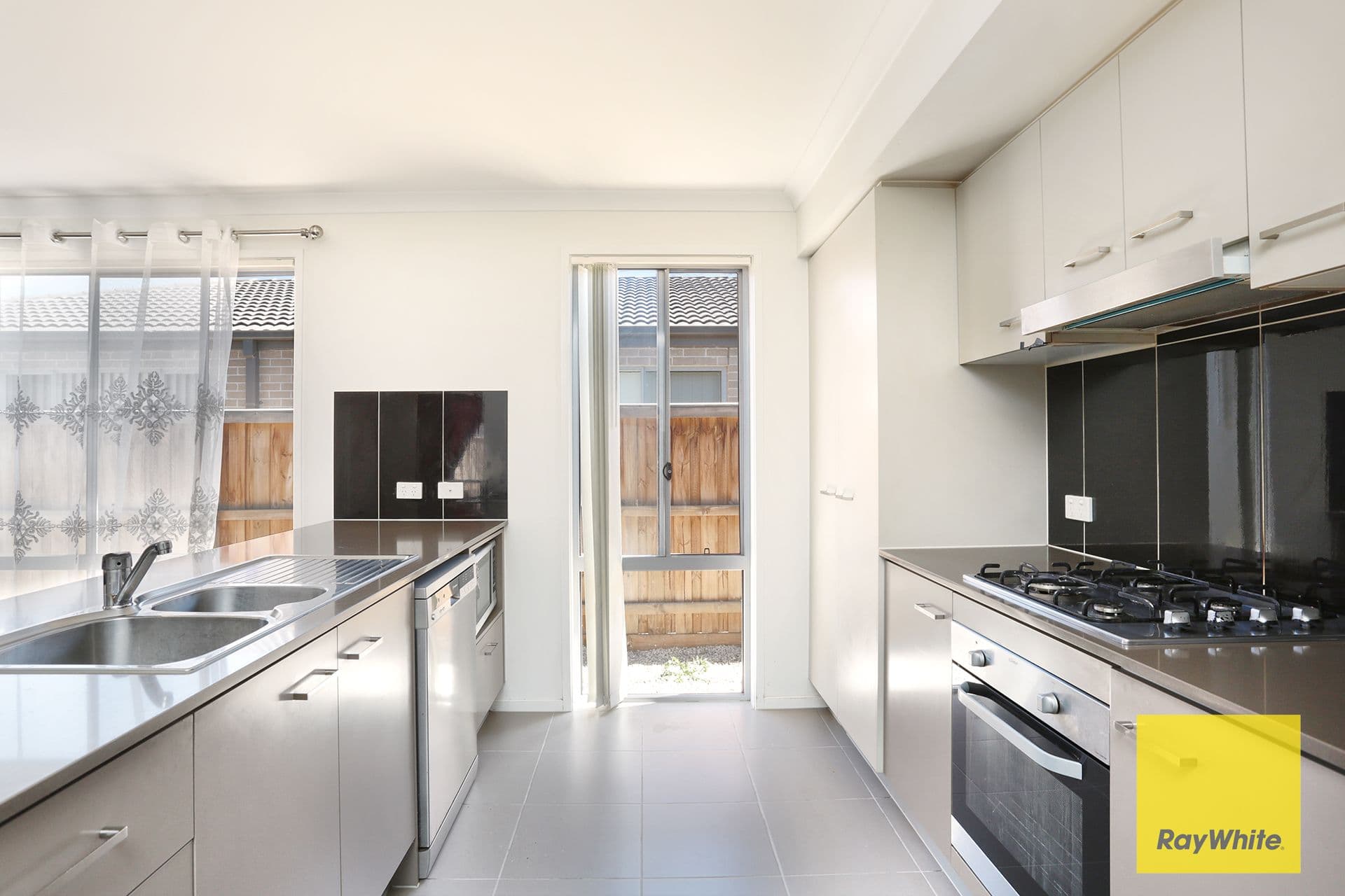 32 Westonbury Drive, Point Cook VIC 3030, Point Cook - Thumbnail 2
