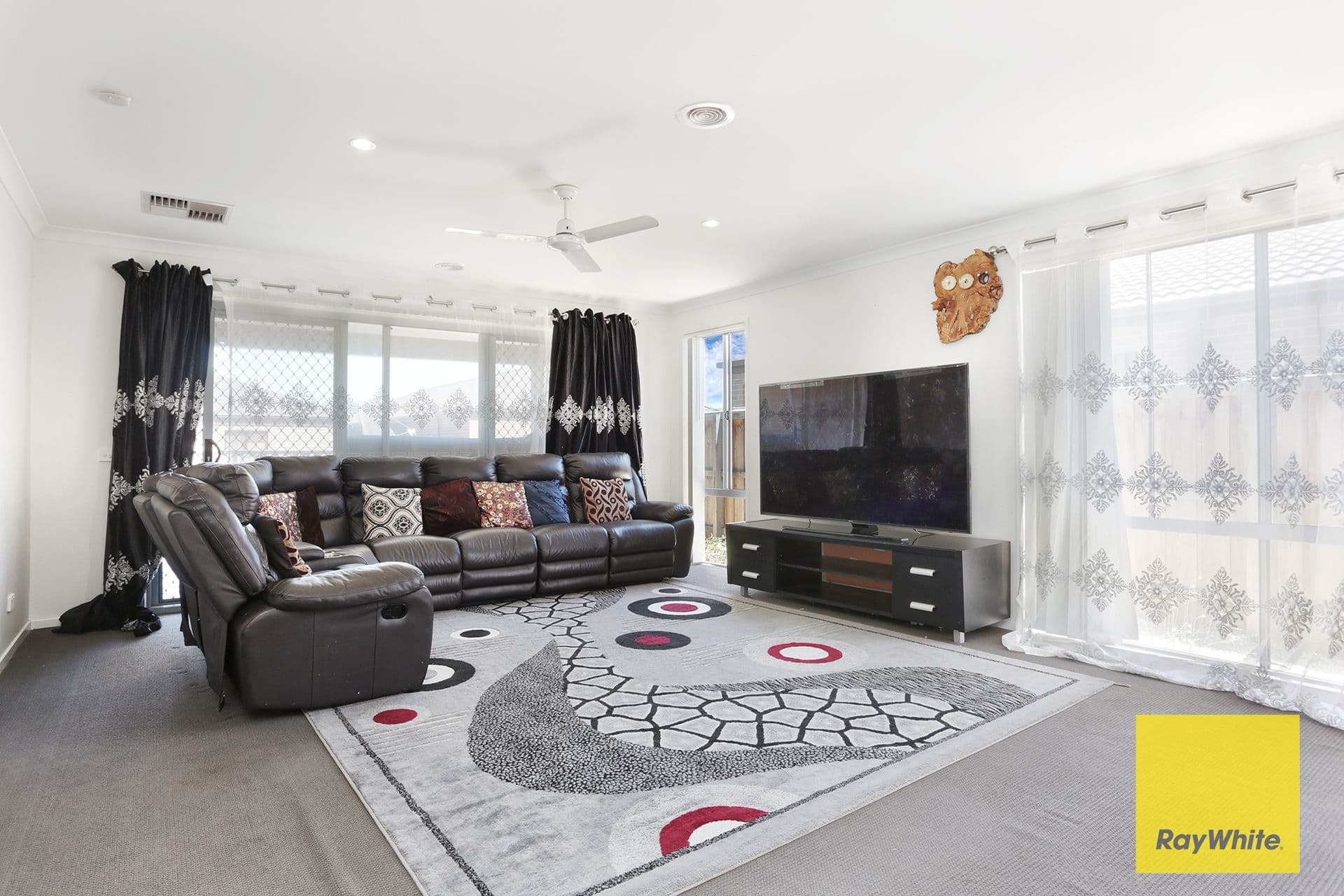 32 Westonbury Drive, Point Cook VIC 3030, Point Cook - Thumbnail 4