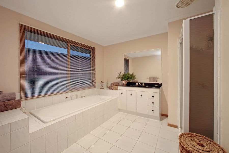 8 Easton Court, FERNTREE GULLY VIC 3156, Ferntree Gully - Thumbnail 8