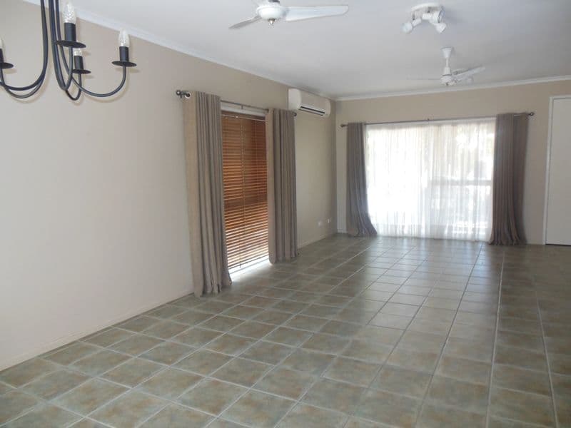 15 Dawn Crescent, EMERALD QLD 4720, Emerald - Thumbnail 2