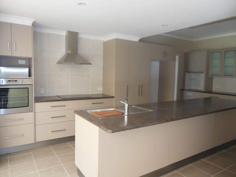 15 Dawn Crescent, EMERALD QLD 4720, Emerald - Thumbnail 4