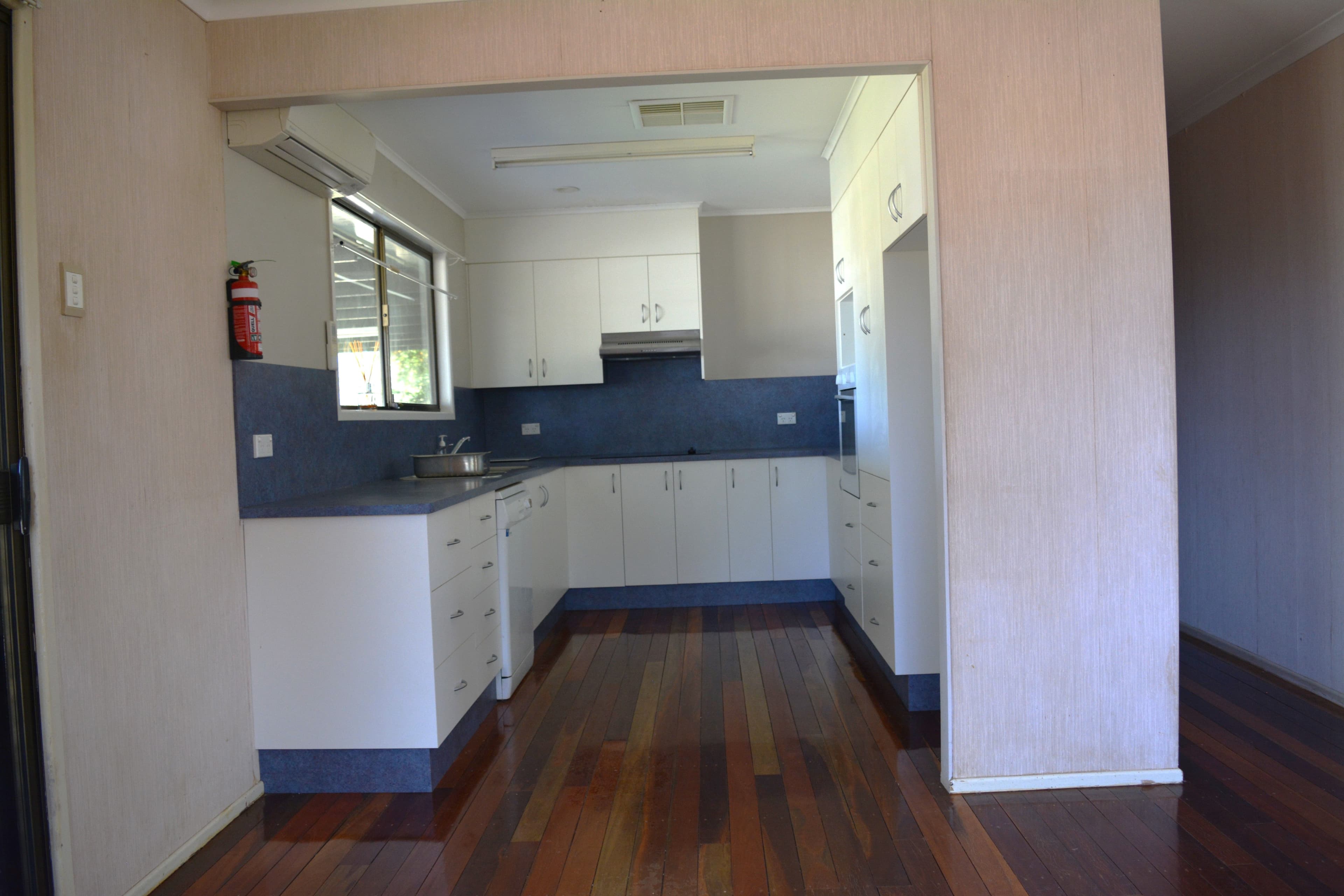 5 Mulga Street, Blackall QLD 4472, Blackall - Thumbnail 4