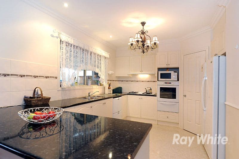 6 Rubina Court, BERWICK VIC 3806, Berwick - Thumbnail 2