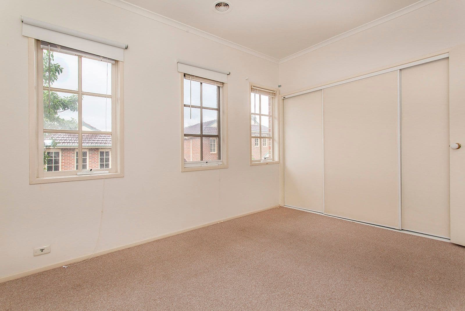 207 Reynolds Road, Doncaster East VIC 3109, Doncaster East - Thumbnail 3