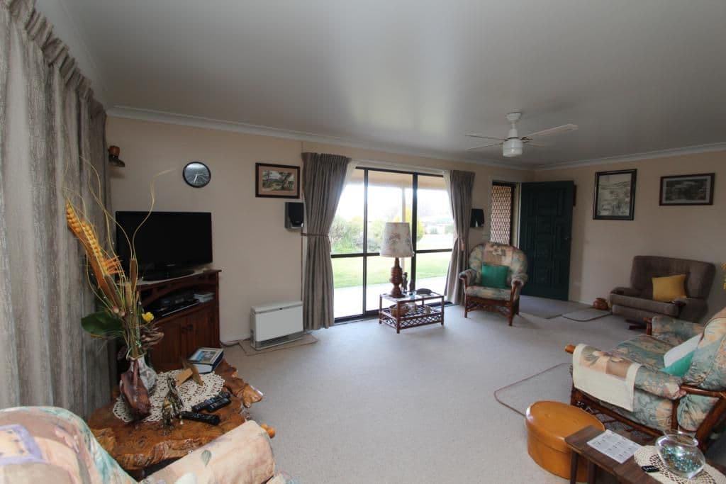 24 George Street, TENTERFIELD NSW 2372, Tenterfield - Thumbnail 2