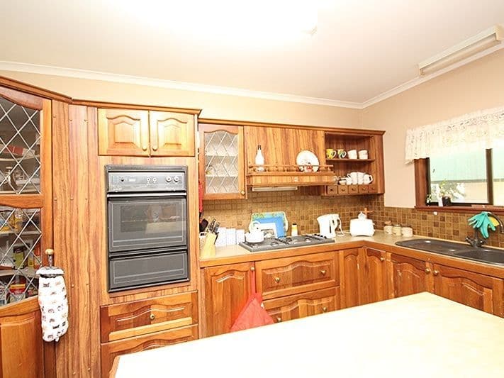 76 Lyle Street, Warracknabeal VIC 3393, Warracknabeal - Thumbnail 8
