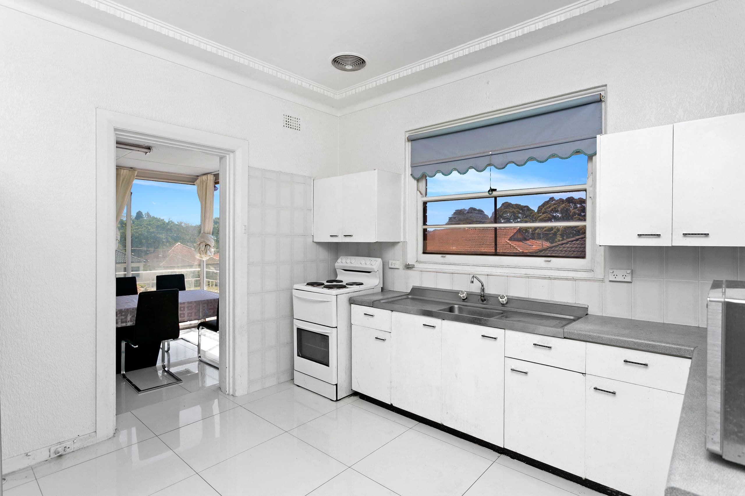 10 Benwerrin Avenue, Carss Park - Thumbnail 4
