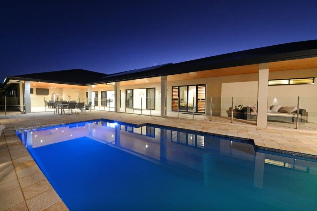 11 Henderson Street, Cannonvale QLD 4802, Cannonvale - Thumbnail 2
