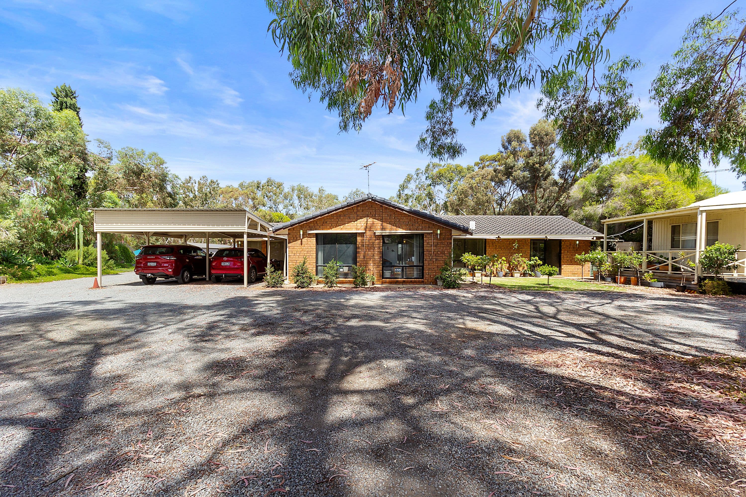 5 Kahan Close, Caroline Springs - Image 1
