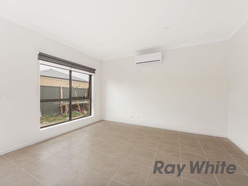70 Millawa Avenue, St Albans VIC 3021, St Albans - Thumbnail 2