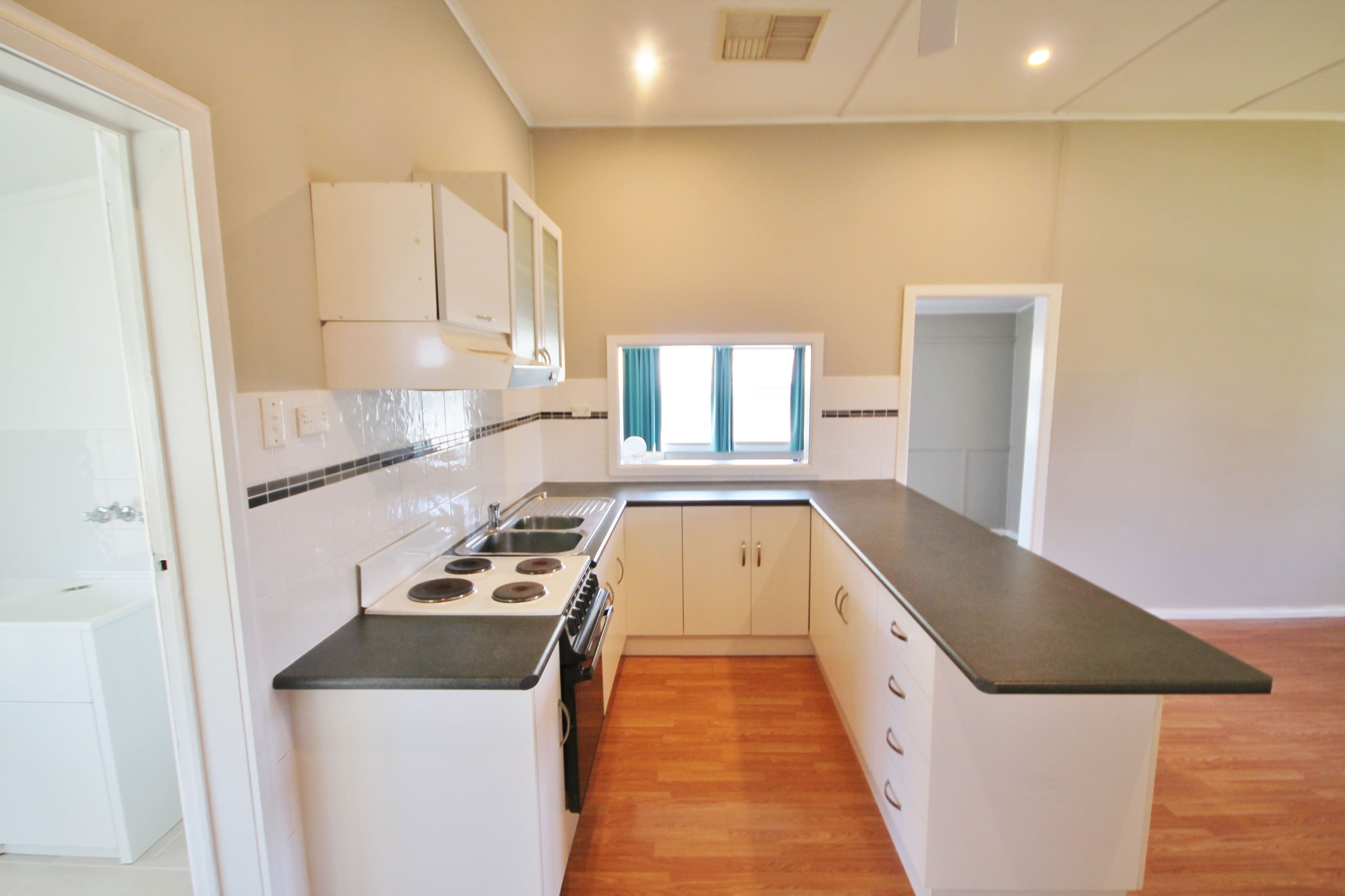 34 William Street, Young - Thumbnail 3
