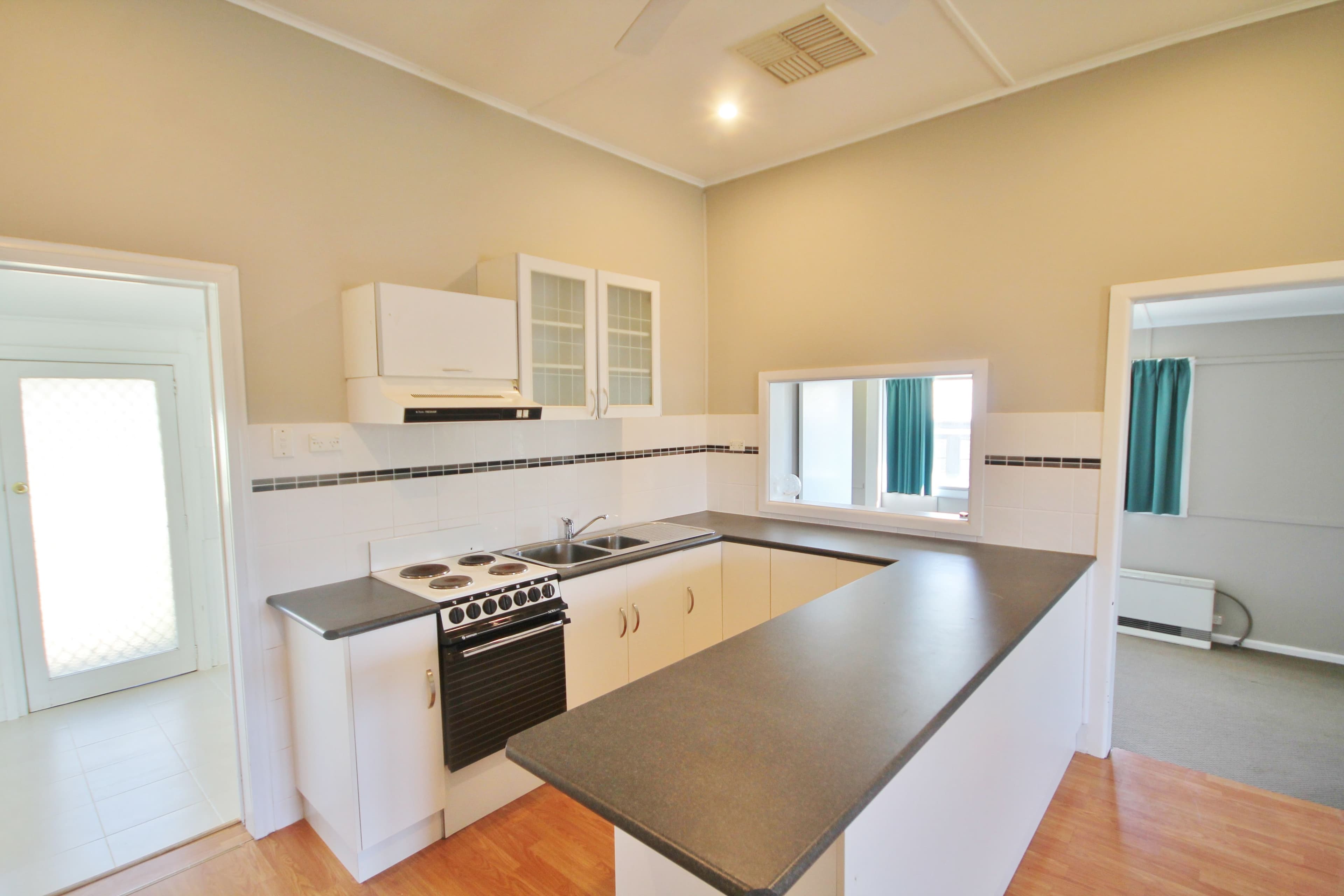 34 William Street, Young - Thumbnail 4