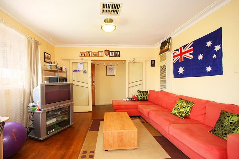 4 Oakes Avenue, CLAYTON SOUTH VIC 3169, Clayton South - Thumbnail 2
