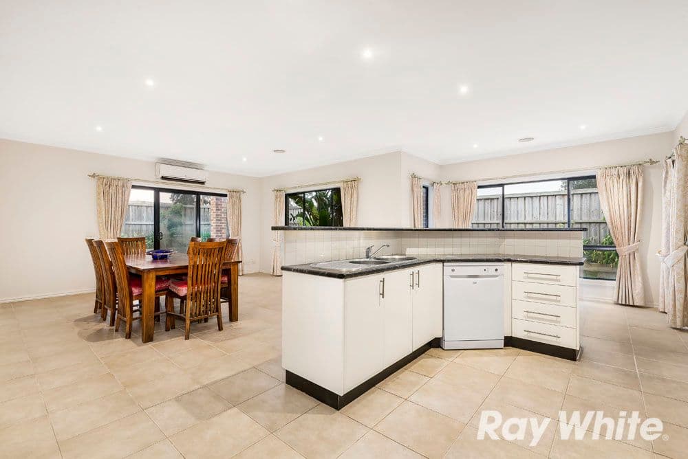31 Buttress Crescent, South Morang VIC 3752, South Morang - Thumbnail 4