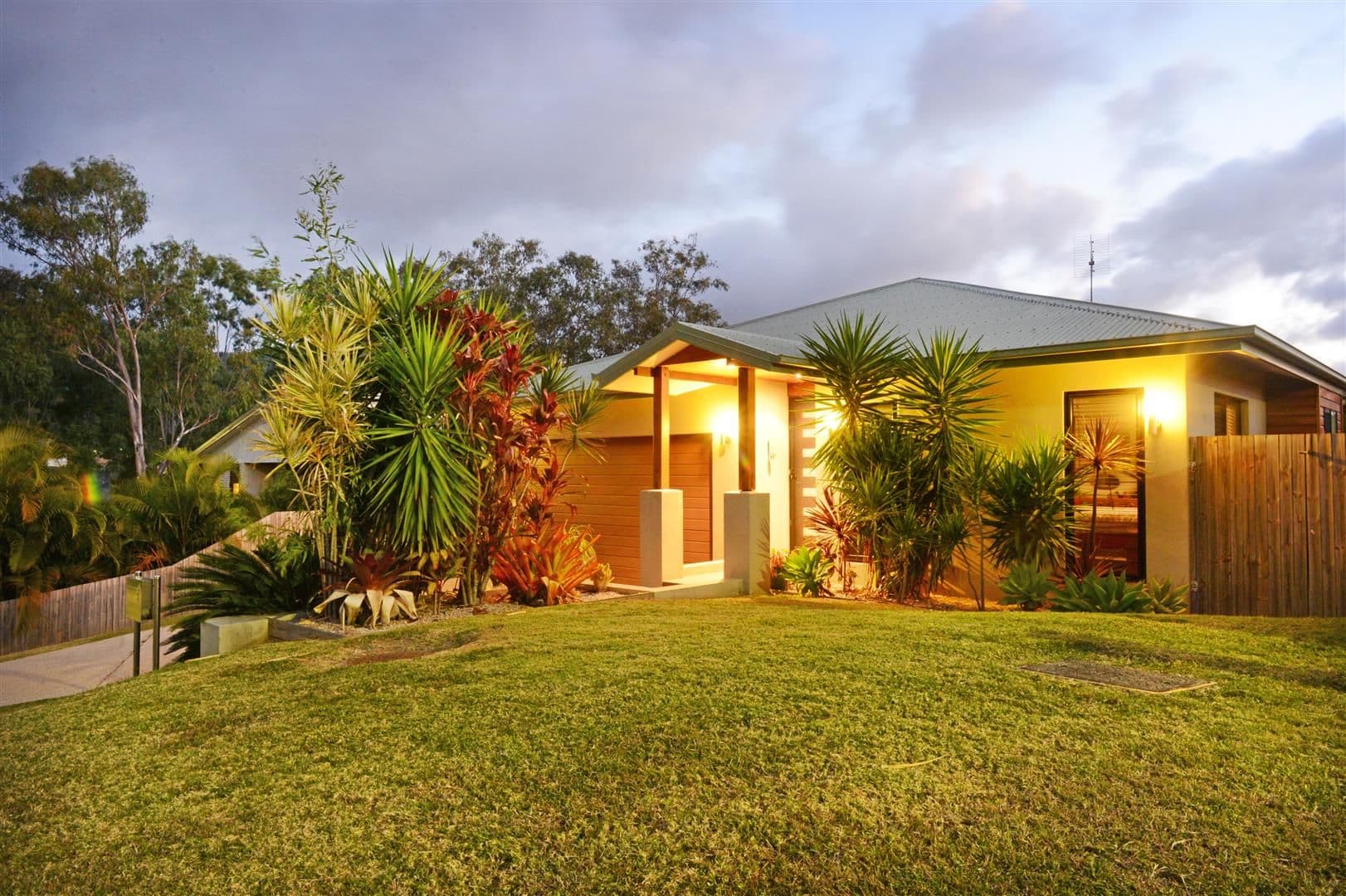 3 Jonquill Court, CANNONVALE QLD 4802, Cannonvale - Thumbnail 3