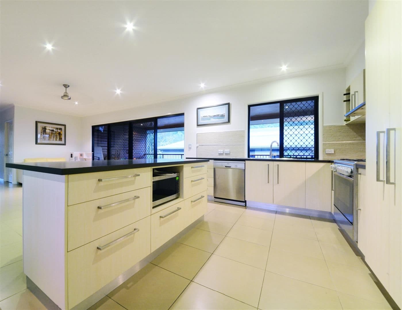 3 Jonquill Court, CANNONVALE QLD 4802, Cannonvale - Thumbnail 4