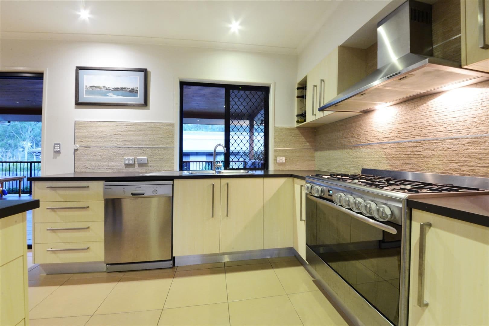 3 Jonquill Court, CANNONVALE QLD 4802, Cannonvale - Thumbnail 5