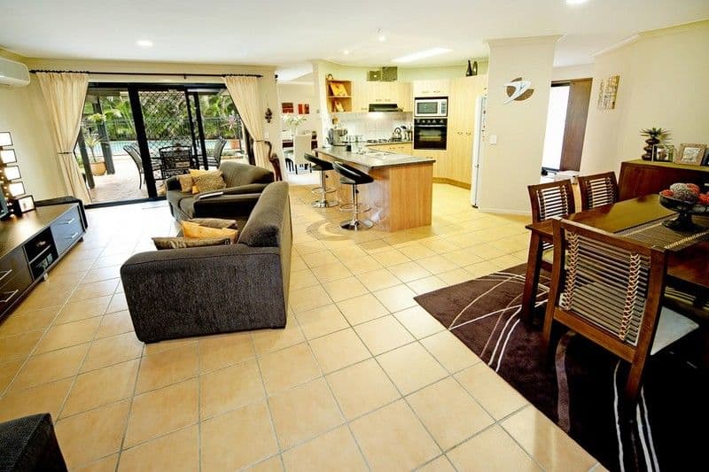 10 Kingman Court, PACIFIC PINES QLD 4211, Pacific Pines - Thumbnail 4