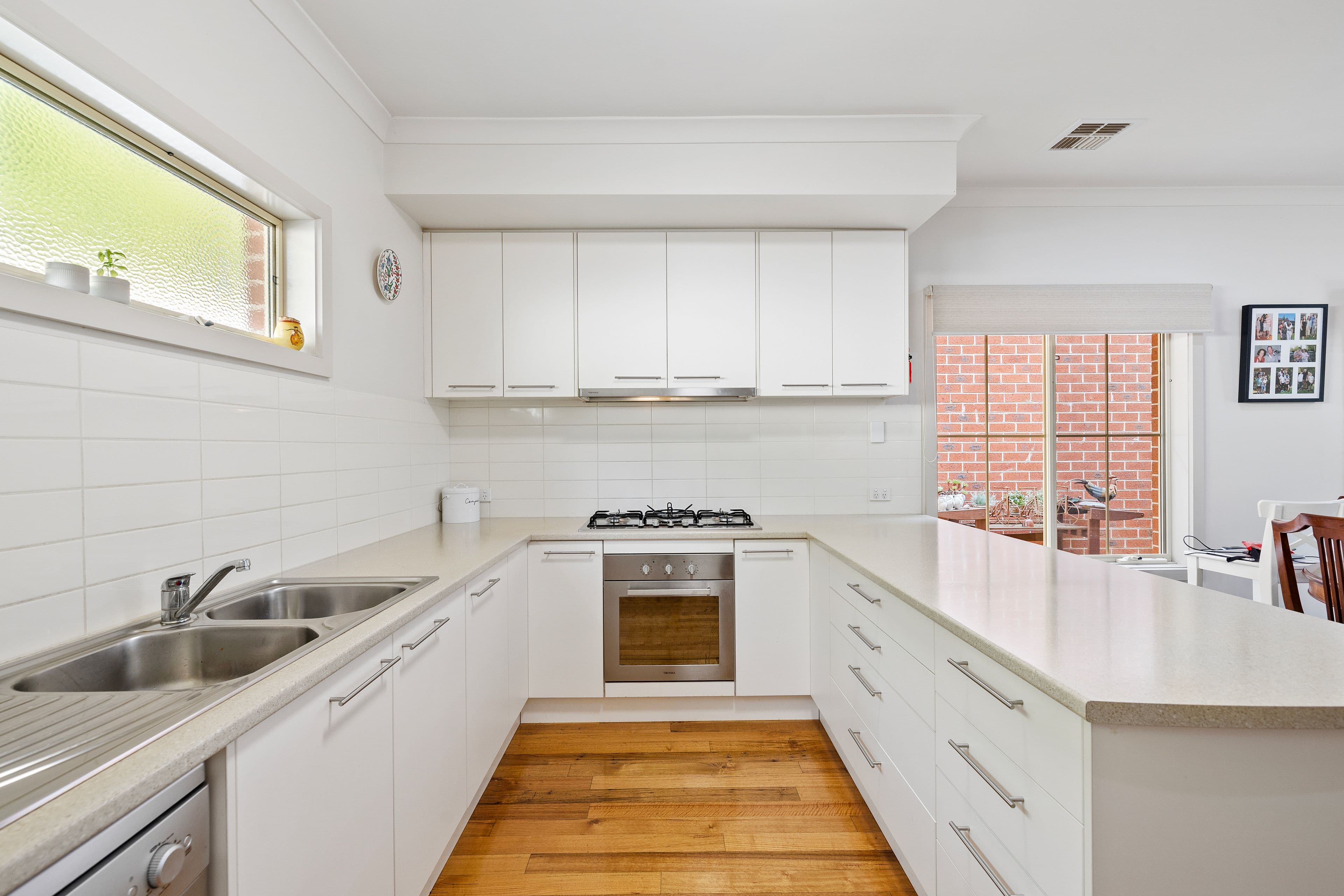 4 Warnes Road, Mitcham VIC 3132, Mitcham - Thumbnail 2
