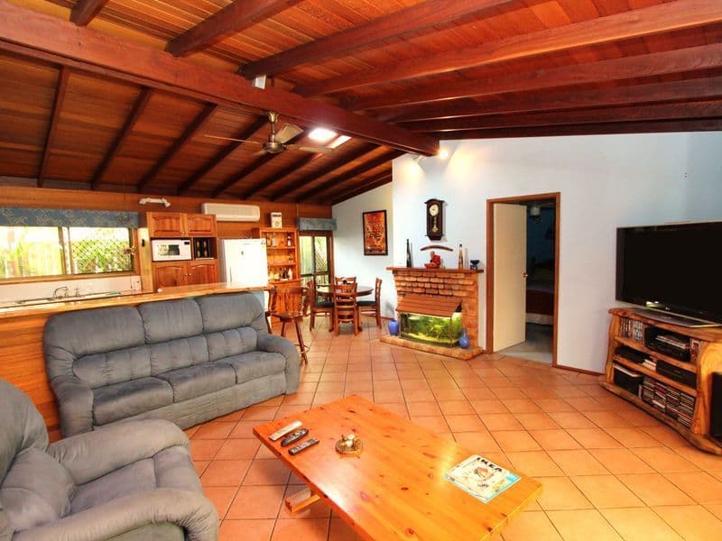 132 Paradise Parade, PARADISE POINT QLD 4216, Paradise Point - Thumbnail 2