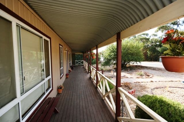 28 Blyth Road, CLARE SA 5453, Clare - Thumbnail 2