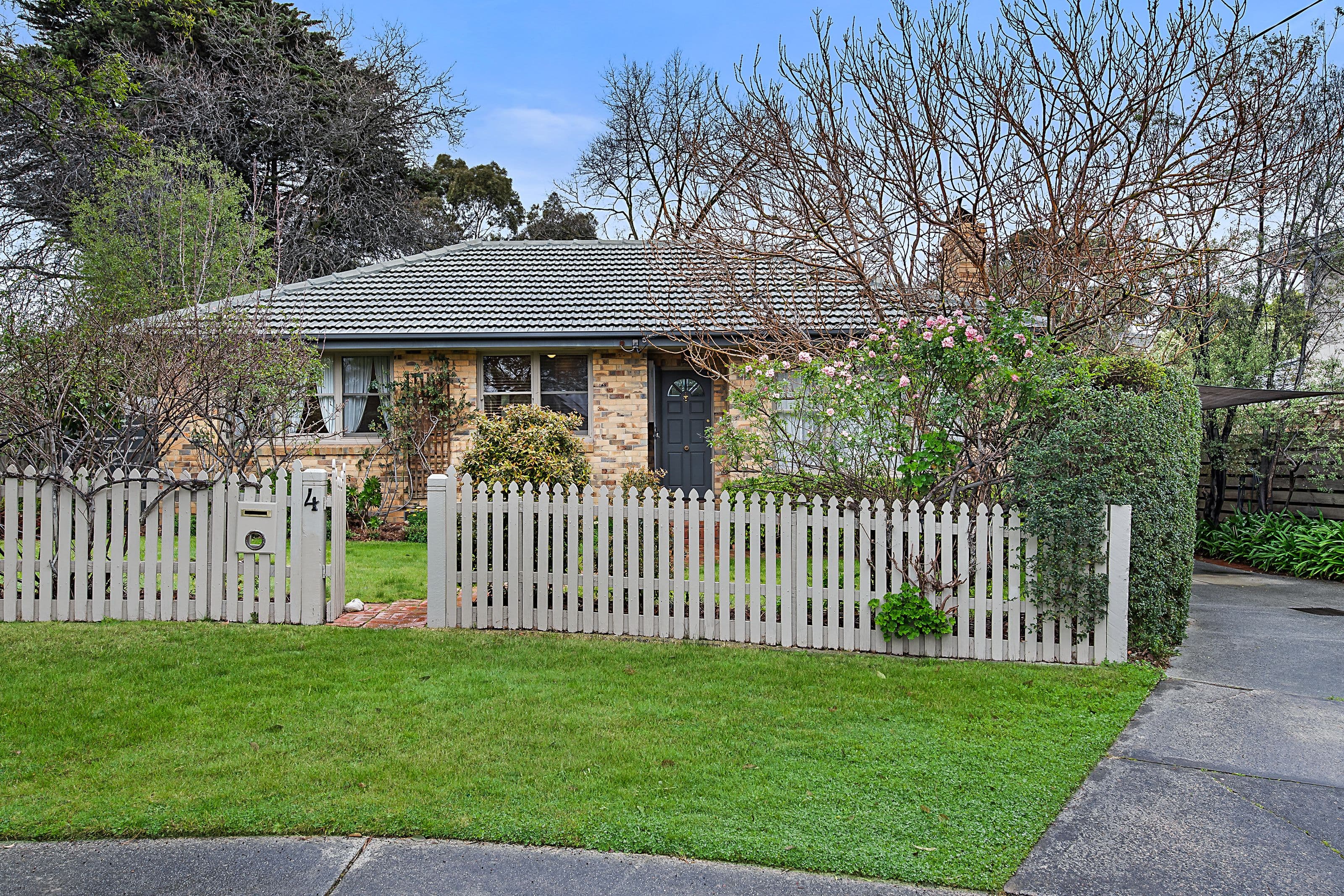 4 Rowan Court, Mount Waverley VIC 3149, Mount Waverley - Thumbnail 2