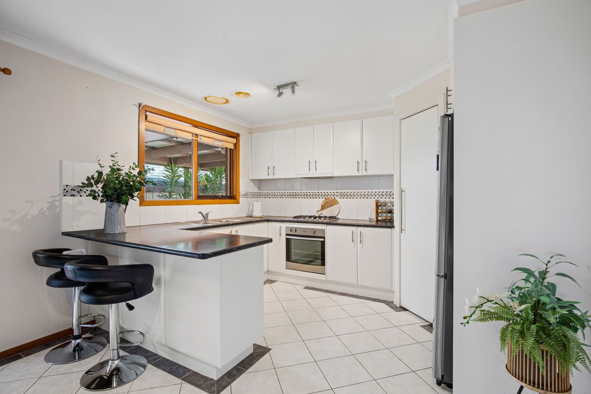 12 Riverside Avenue, Werribee VIC 3030, Werribee - Thumbnail 4