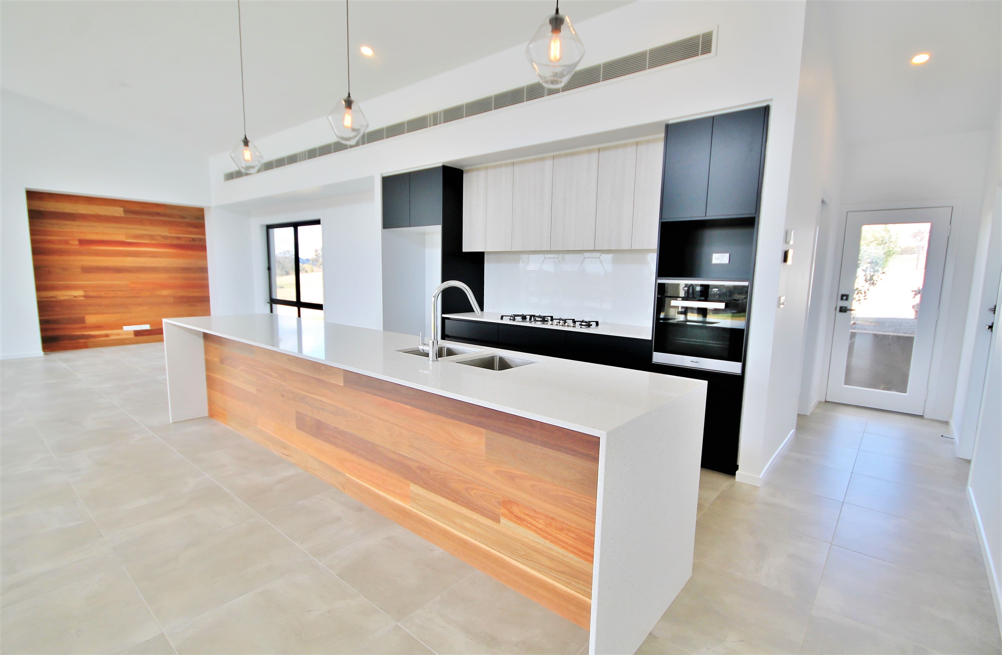 14 Matilda Place, Young - Thumbnail 2