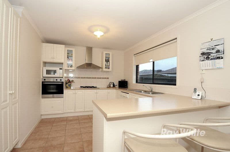 26 Lansbury Drive, NARRE WARREN SOUTH VIC 3805, Narre Warren South - Thumbnail 2