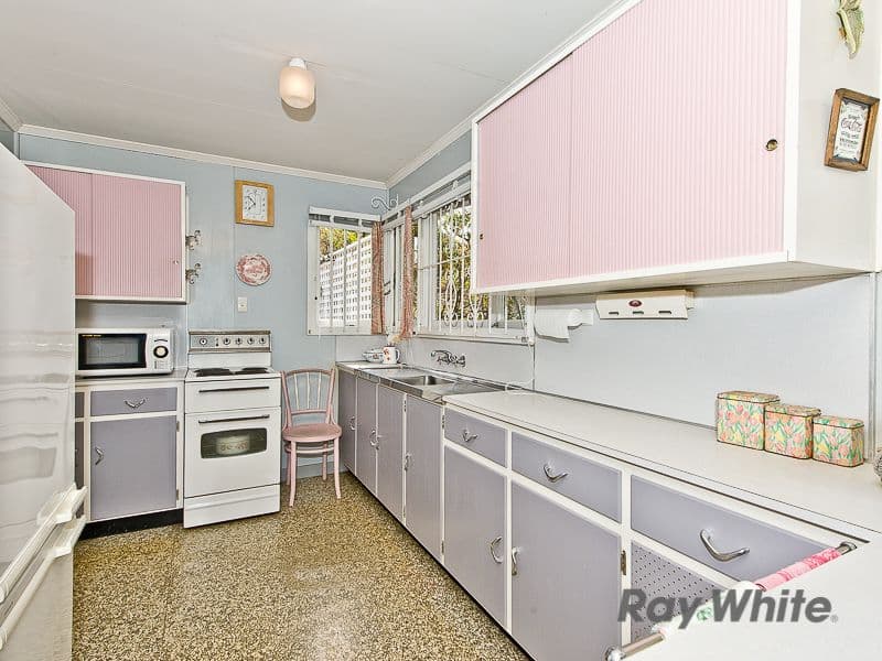 4 Michel Road, SCARBOROUGH QLD 4020, Scarborough - Thumbnail 2