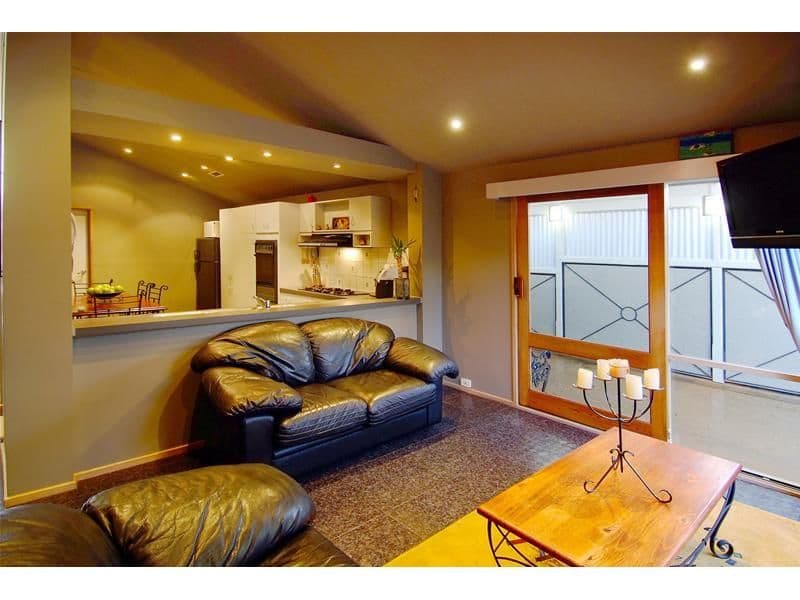 8 Golflinks Drive, MILL PARK VIC 3082, Mill Park - Thumbnail 4