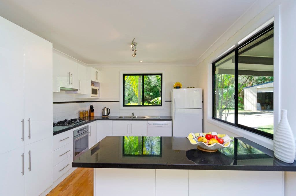 4 Evergreen Drive, ELANORA QLD 4221, Elanora - Thumbnail 4