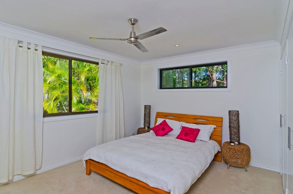 4 Evergreen Drive, ELANORA QLD 4221, Elanora - Thumbnail 8
