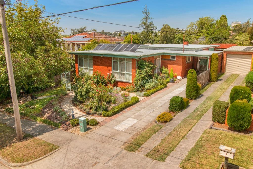 10 Winston Drive, Doncaster VIC 3108, Doncaster - Thumbnail 2