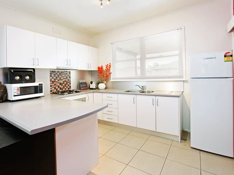 2 Alcona Court, BELL PARK VIC 3215, Bell Park - Thumbnail 2