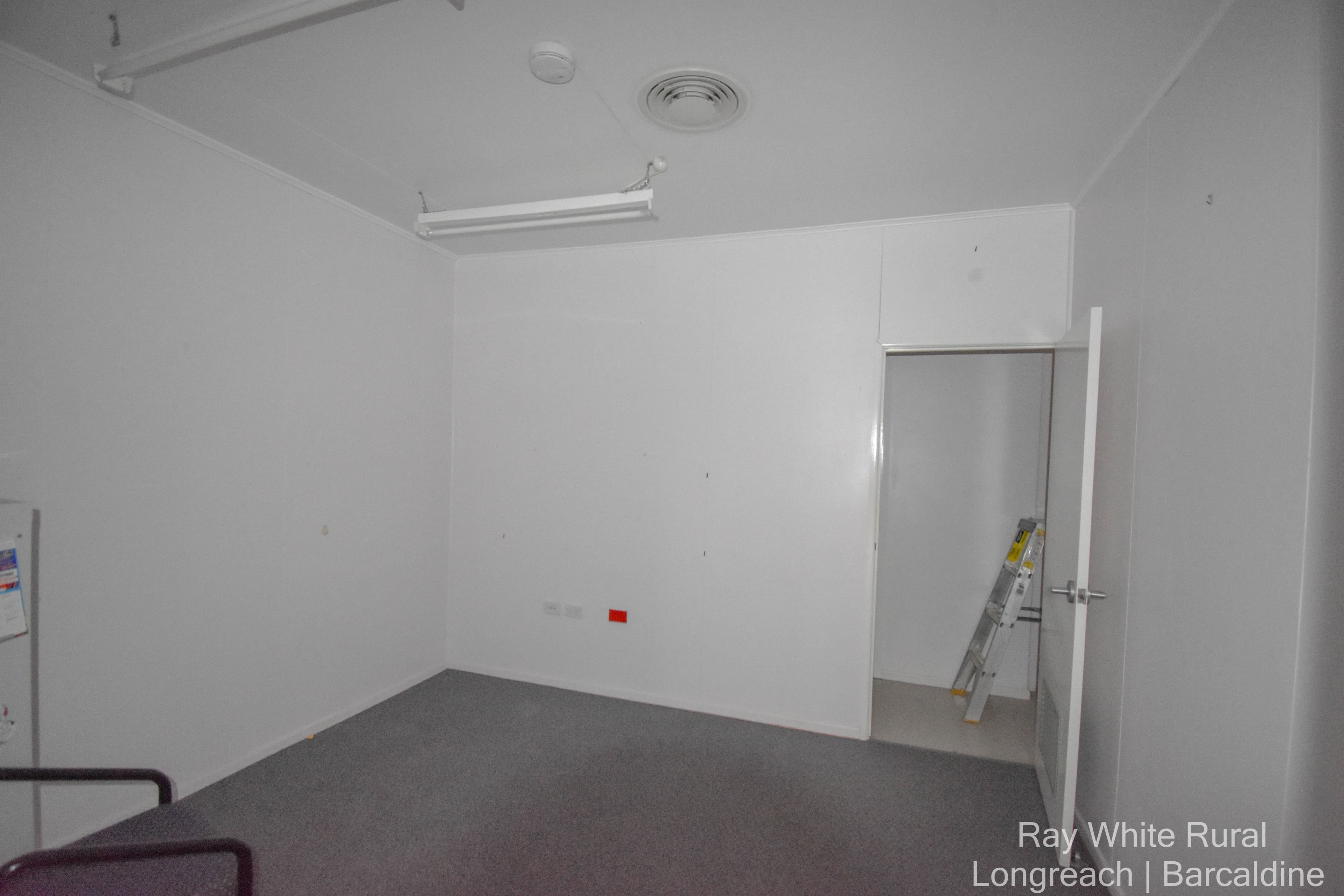 15 Pelican Street, Longreach QLD 4730, Longreach - Thumbnail 6