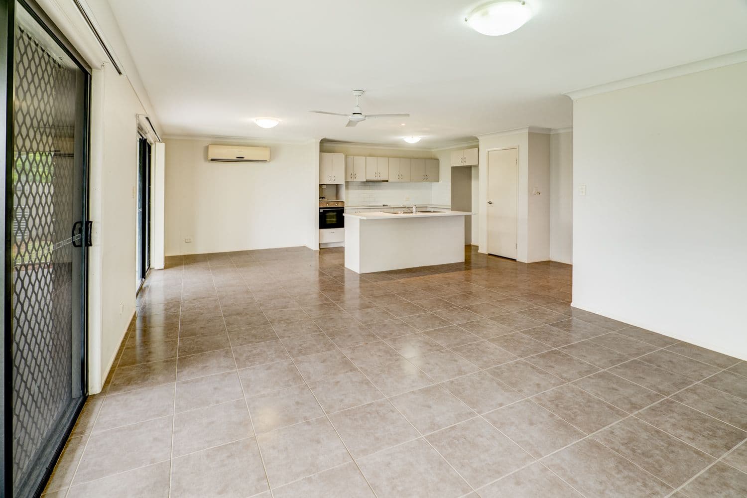 11 Sea Eagle Drive, Lowood QLD 4311, Lowood - Thumbnail 4