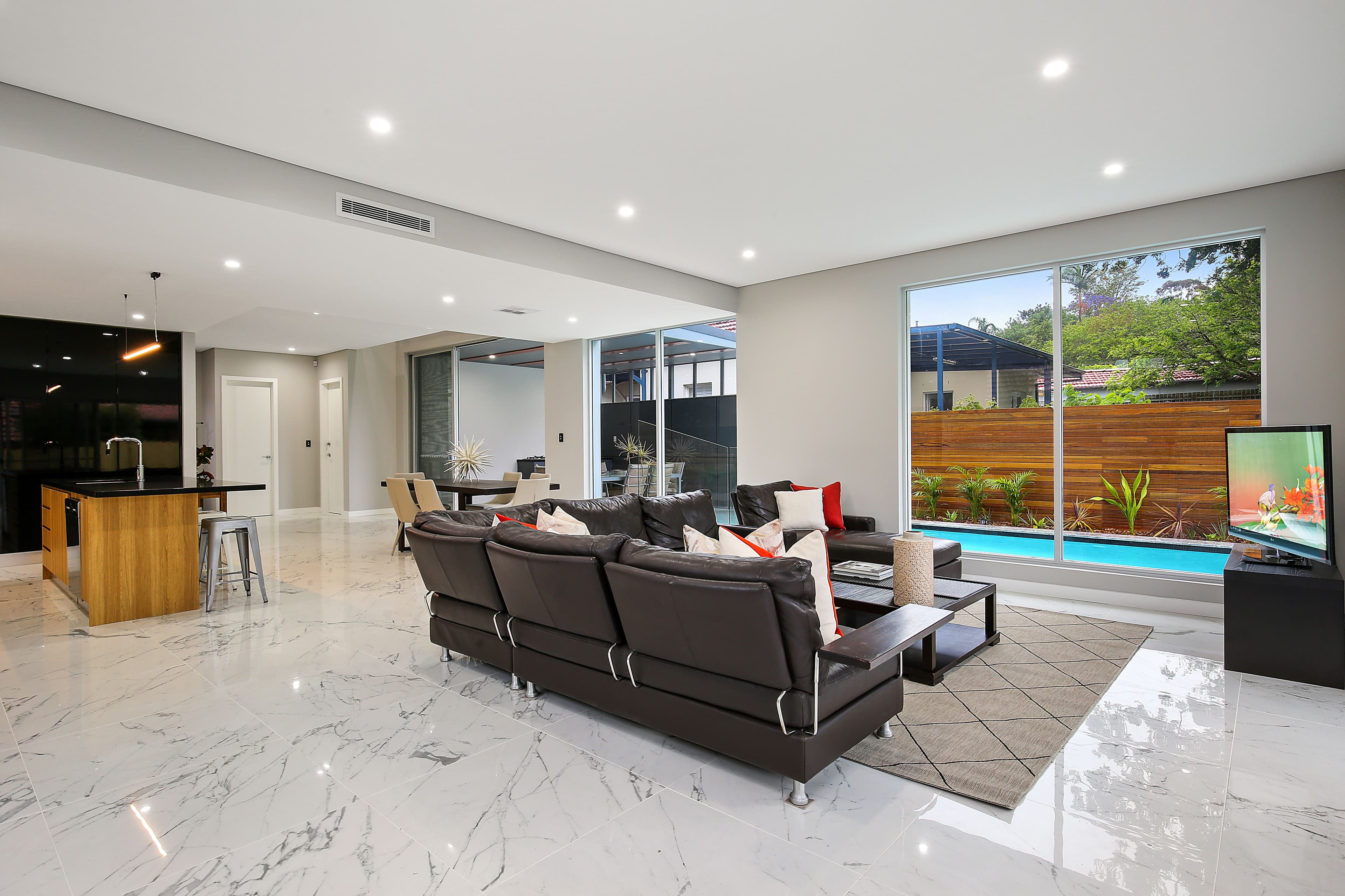 16 Raeburn Avenue, Castlecrag - Thumbnail 4