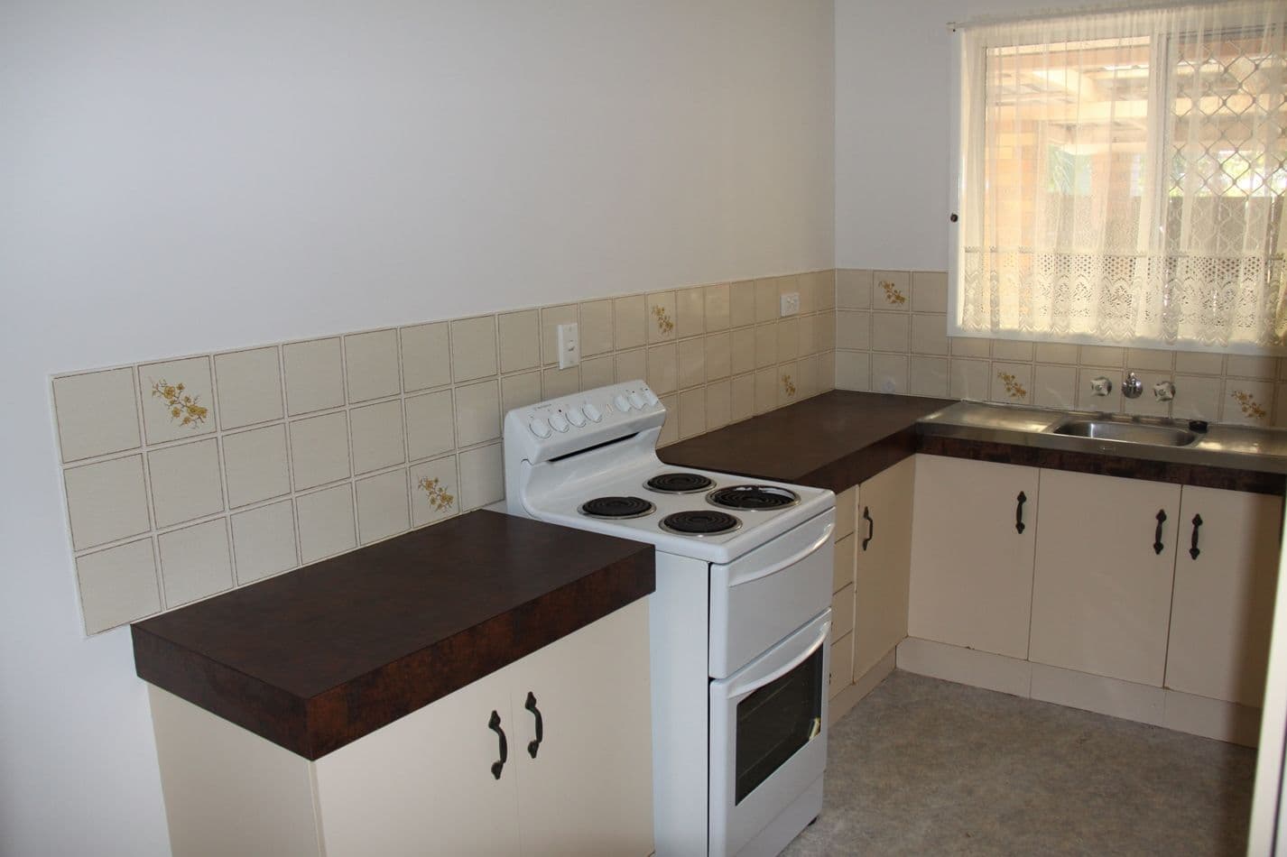 4 Pryde Street, TANNUM SANDS QLD 4680, Tannum Sands - Thumbnail 3