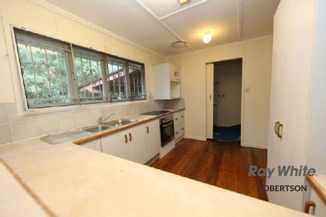 35 Casmaria Street, Mansfield QLD 4122, Mansfield - Thumbnail 3