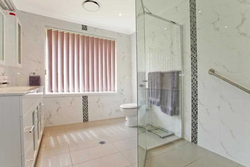 37 Curtis Crescent, MOOREBANK NSW 2170, Moorebank - Thumbnail 5